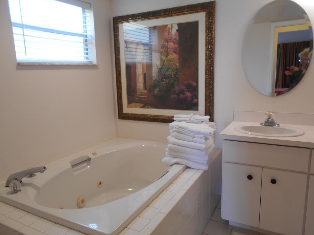 3000 Sq Ft Beach And Bay Condo St. Pete Beach Exteriör bild